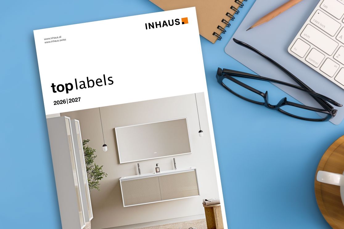 Katalog Toplabels liegt auf einem Schreibtisch Katalog Toplabels liegt auf einem Schreibtisch