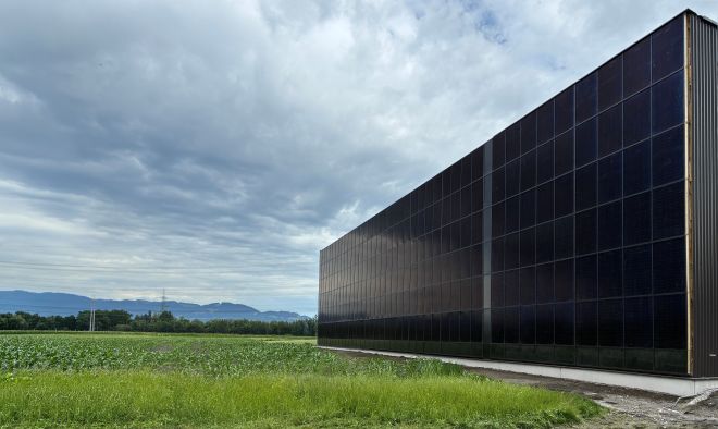 Neubau_PV Fassade_Bild 1_bearbeitet
