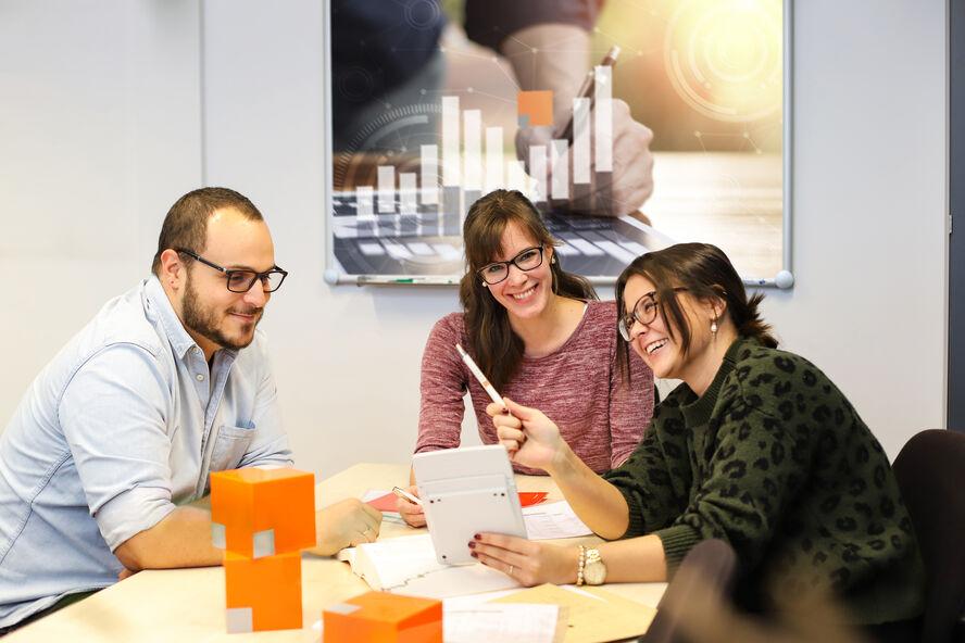 Inhaus_Team_Finanzwesen_Kategoriebil_neu_440x395 Inhaus_Team_Finanzwesen_Kategoriebil_neu_440x395